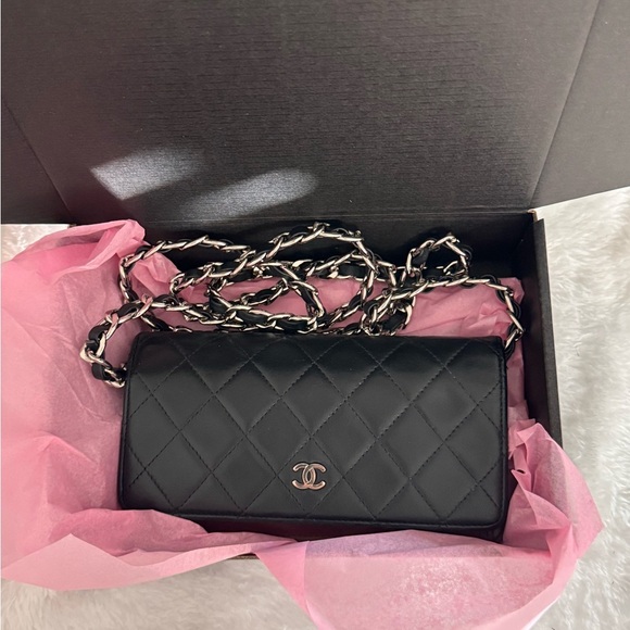 Authentic CHANEL Lambskin Matelasse wallet on chain crossbody bag - Picture 12 of 13